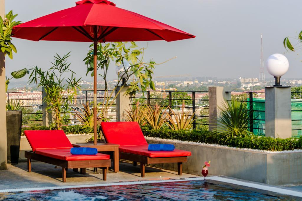 Diamond Palace Resort & Sky Bar Phnom Pen Exterior foto