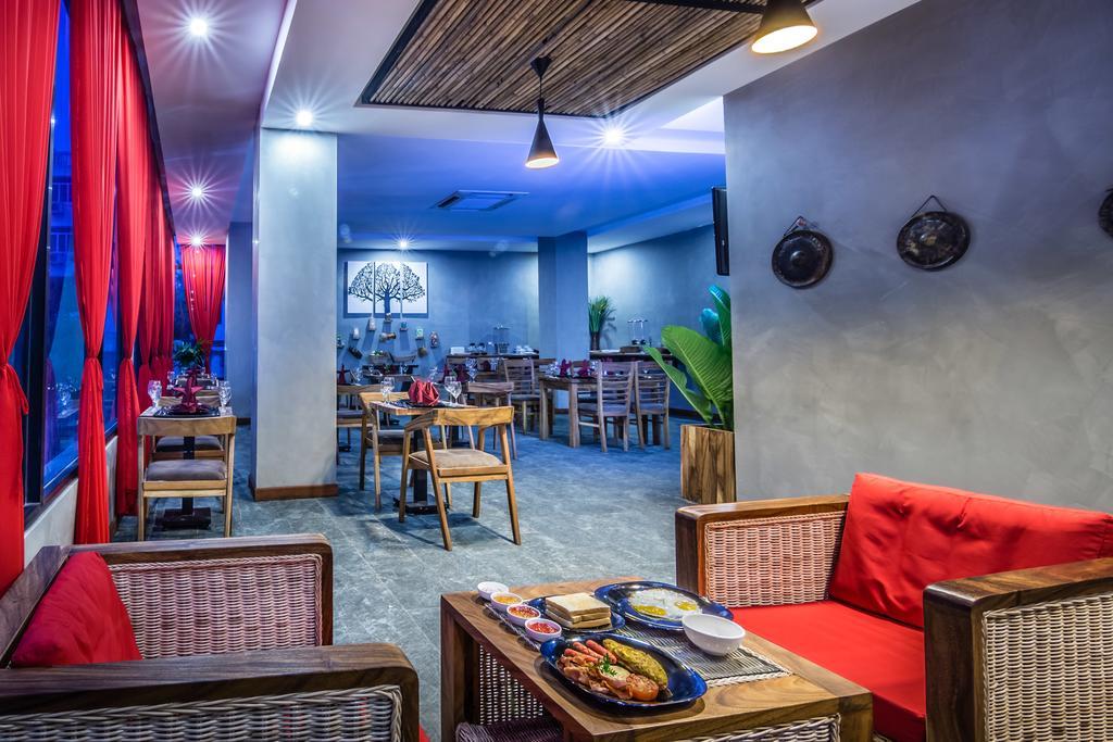 Diamond Palace Resort & Sky Bar Phnom Pen Exterior foto
