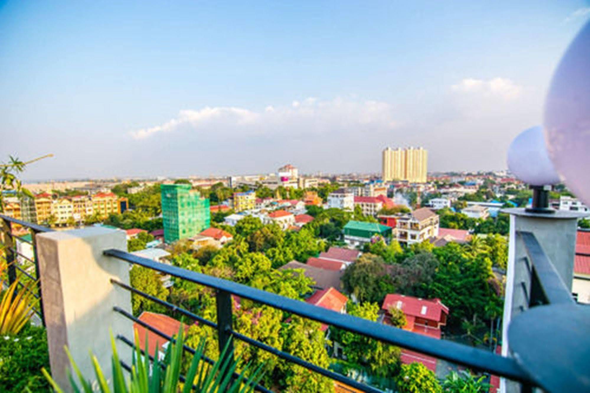 Diamond Palace Resort & Sky Bar Phnom Pen Exterior foto