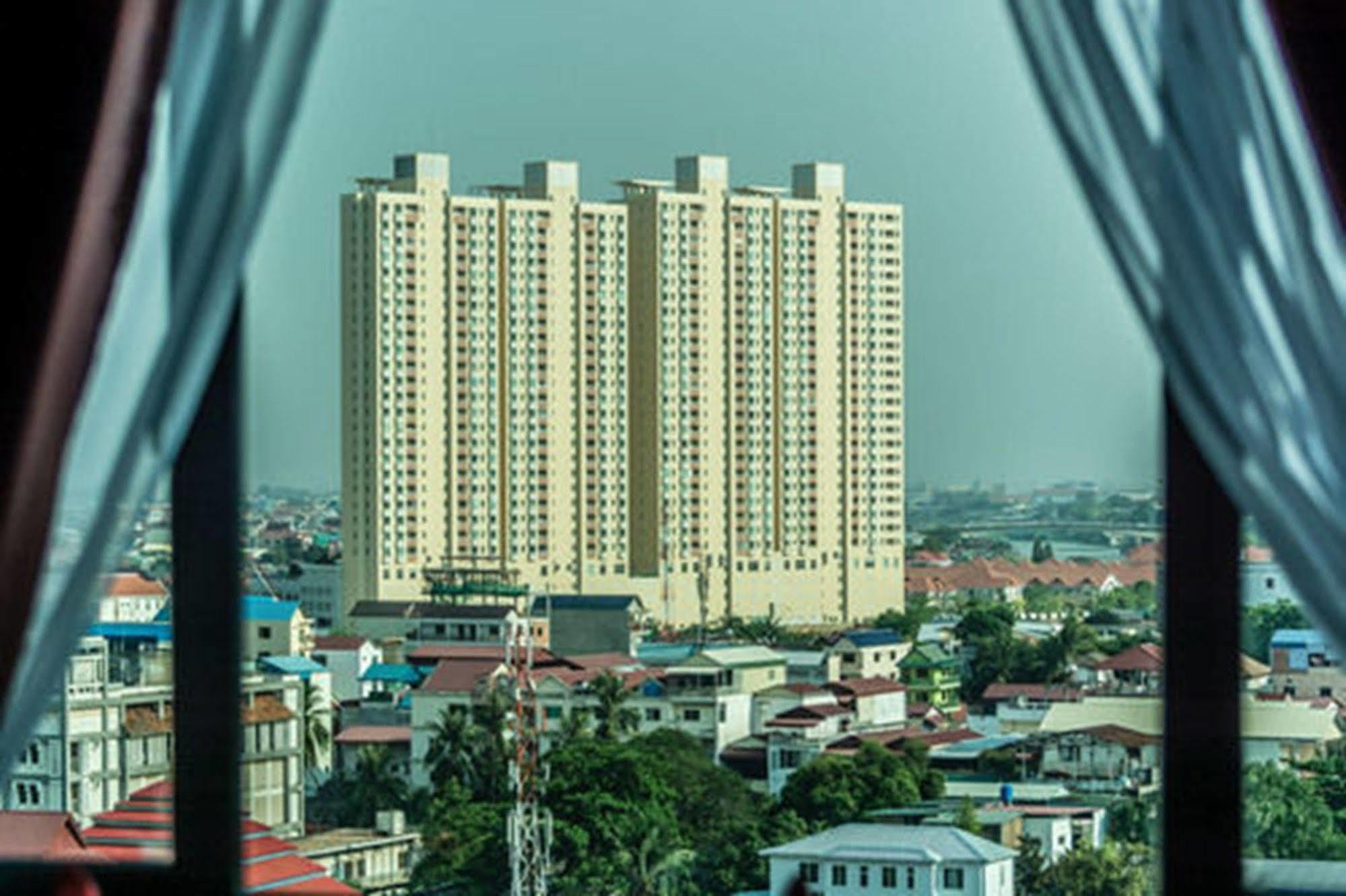 Diamond Palace Resort & Sky Bar Phnom Pen Exterior foto