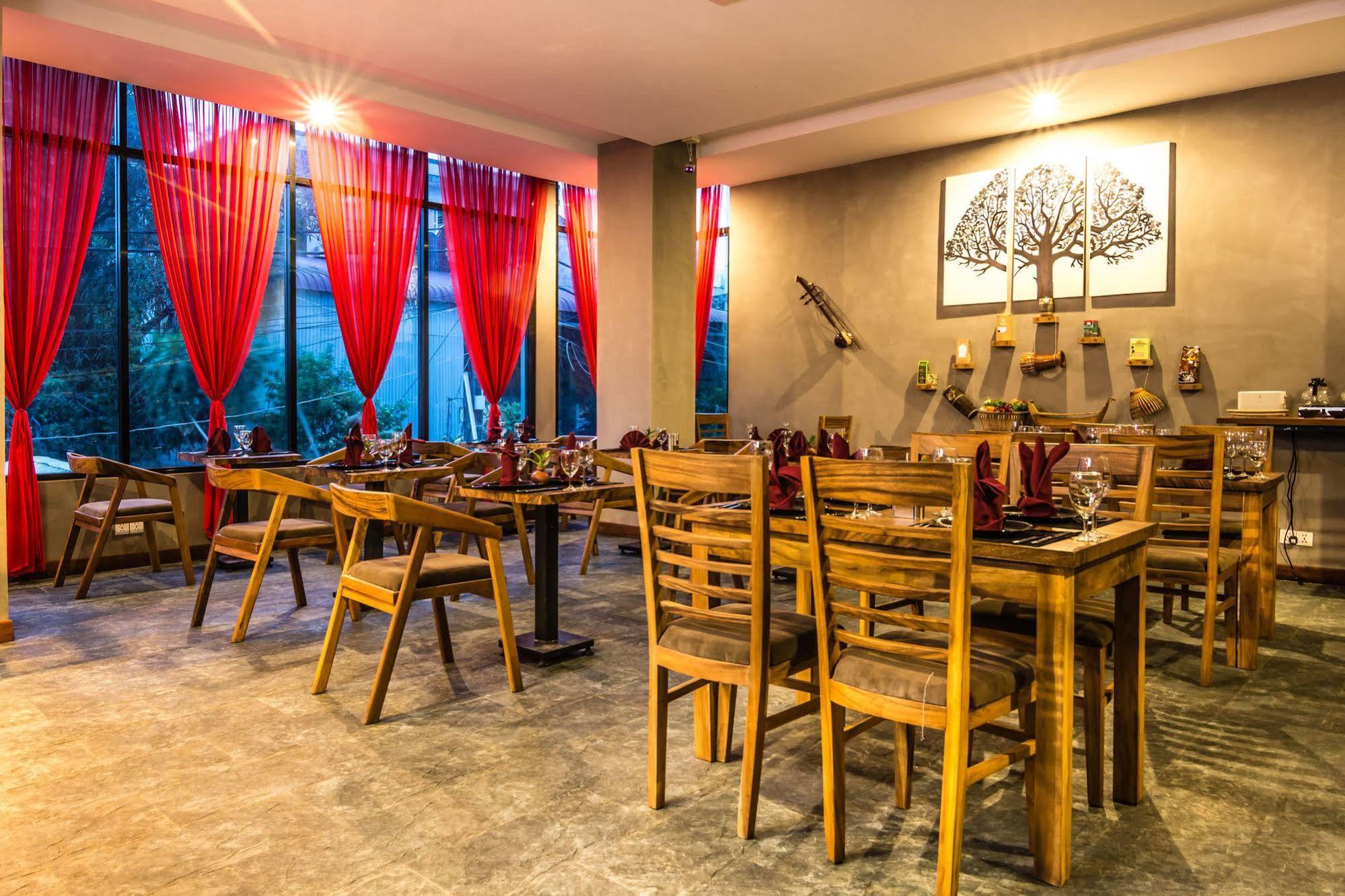 Diamond Palace Resort & Sky Bar Phnom Pen Exterior foto