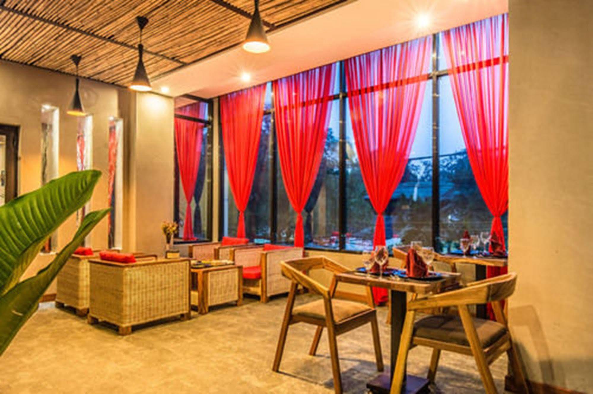 Diamond Palace Resort & Sky Bar Phnom Pen Exterior foto