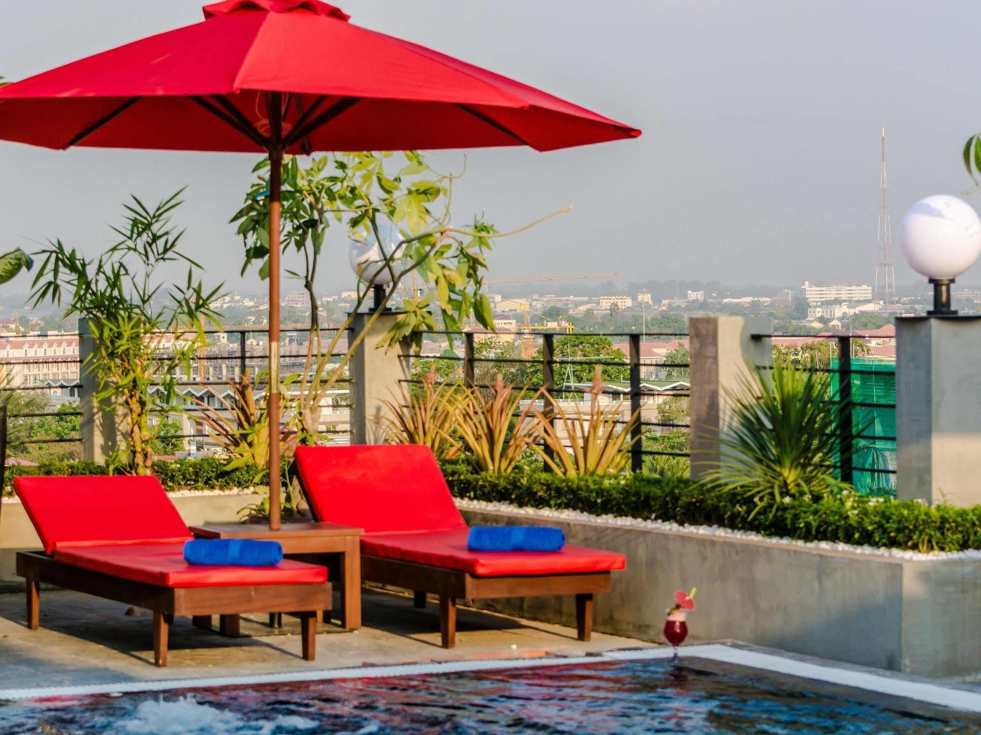 Diamond Palace Resort & Sky Bar Phnom Pen Exterior foto