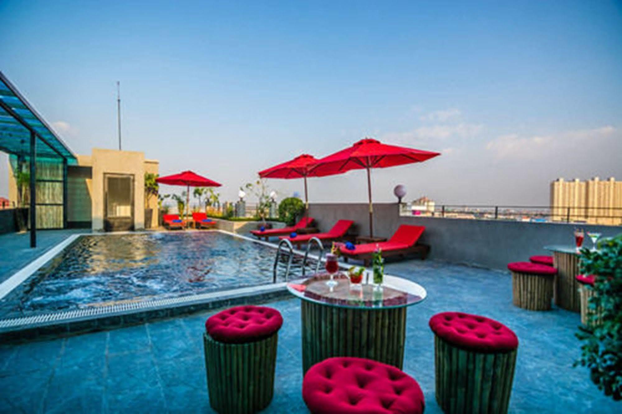 Diamond Palace Resort & Sky Bar Phnom Pen Exterior foto