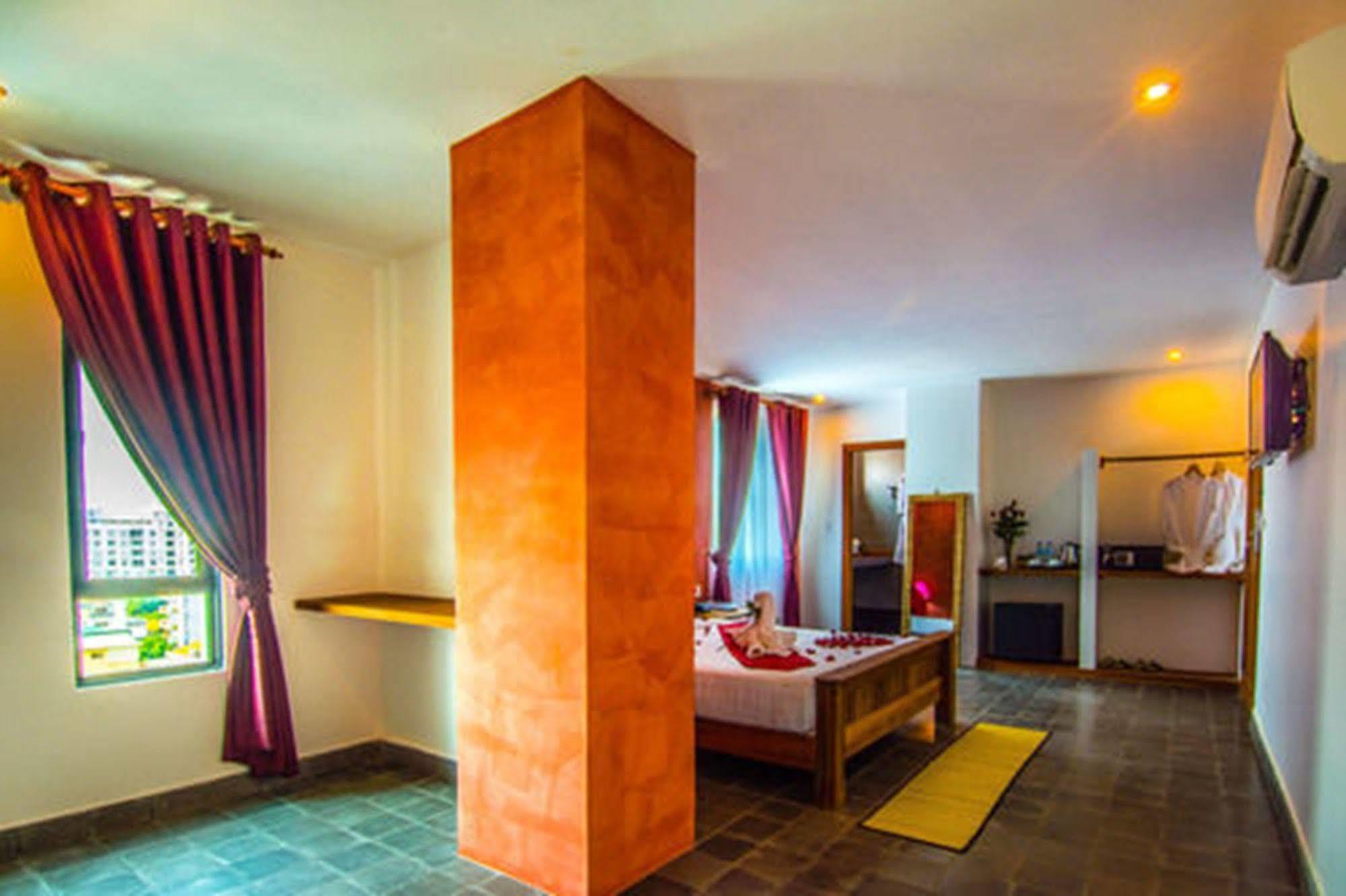 Diamond Palace Resort & Sky Bar Phnom Pen Exterior foto
