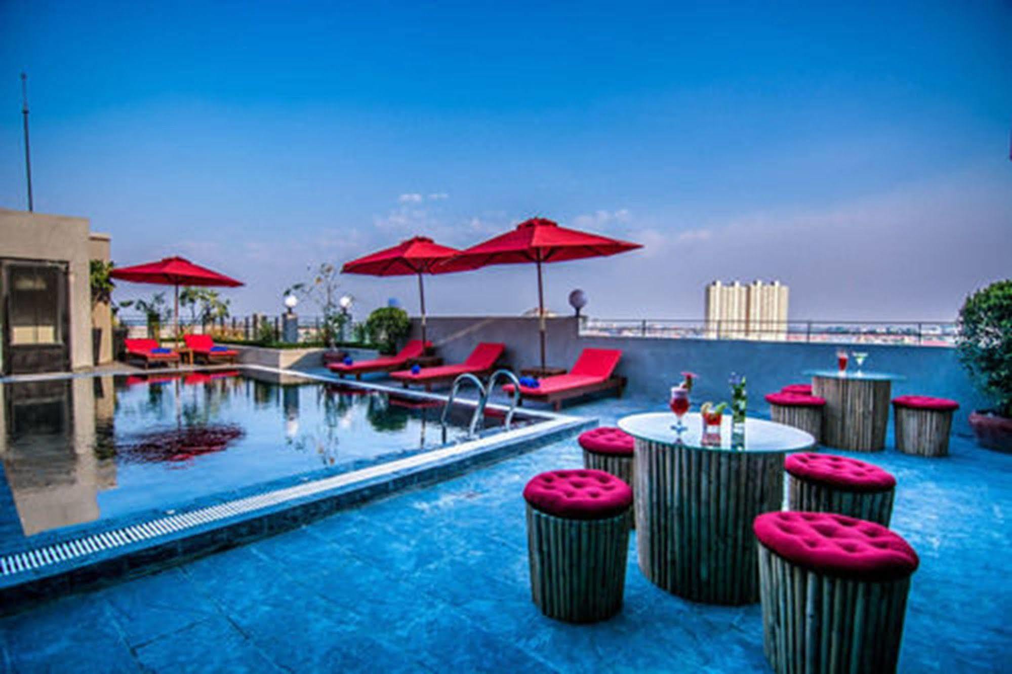Diamond Palace Resort & Sky Bar Phnom Pen Exterior foto
